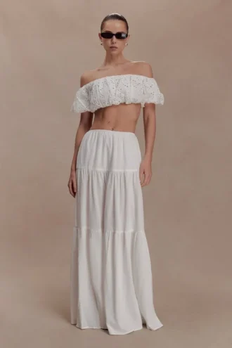 Autumn off-shoulder broderie-top – Wit