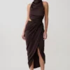 Aveline gedrapeerde halter midi-jurk – donkere chocoladebruin Aveline gedrapeerde halter midi-jurk – donkere chocoladebruin