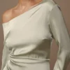 Avery maxi-jurk met lange mouwen – Salie Avery maxi-jurk met lange mouwen – Salie