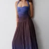 Azizi geplooide halter midi-jurk – chocoladebruin en blauw ombre-print