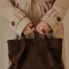 Baylor tas van imitatiesuède – Chocoladebruin Baylor tas van imitatiesuède – Chocoladebruin