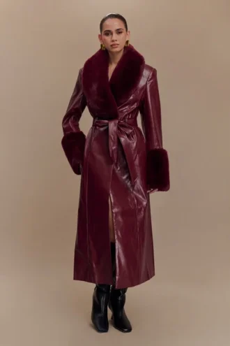 Bec Trenchcoat van imitatieleer met imitatiebont – Kersenrood