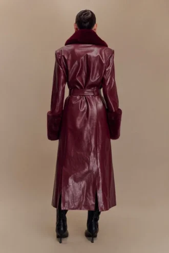 Bec Trenchcoat van imitatieleer met imitatiebont – Kersenrood