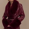 Bec Trenchcoat van imitatieleer met imitatiebont – Kersenrood Bec Trenchcoat van imitatieleer met imitatiebont – Kersenrood