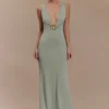 Beck Plunge maxi-jurk met bloemenversieringen – Basil Beck Plunge maxi-jurk met bloemenversieringen – Basil