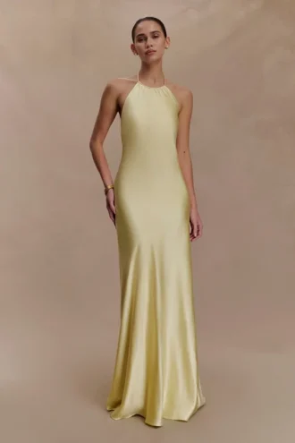 Bella satijnen halter maxi-jurk – Lemon Bella satijnen halter maxi-jurk – Lemon