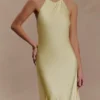 Bella satijnen halter maxi-jurk – Lemon Bella satijnen halter maxi-jurk – Lemon