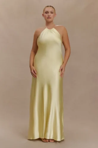 Bella satijnen halter maxi-jurk – Lemon Bella satijnen halter maxi-jurk – Lemon