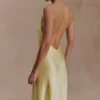 Bella satijnen halter maxi-jurk – Lemon Bella satijnen halter maxi-jurk – Lemon