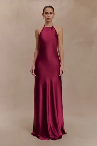 Bella satijnen halter maxi-jurk – Mahonie