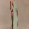 Bella satijnen halter maxi-jurk – salie Bella satijnen halter maxi-jurk – salie