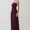 Bex strapless slinky maxi-jurk met split – bordeaux Bex strapless slinky maxi-jurk met split – bordeaux
