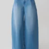 Bobby oversized jeans met plooi aan de voorkant – Zomerblauw Bobby oversized jeans met plooi aan de voorkant – Zomerblauw