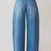 Bobby oversized jeans met plooi aan de voorkant – Zomerblauw Bobby oversized jeans met plooi aan de voorkant – Zomerblauw