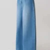 Bobby oversized jeans met plooi aan de voorkant – Zomerblauw Bobby oversized jeans met plooi aan de voorkant – Zomerblauw