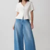 Bobby oversized jeans met plooi aan de voorkant – Zomerblauw Bobby oversized jeans met plooi aan de voorkant – Zomerblauw