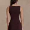 Brock gebreide top met asymmetrische halslijn – donkere chocoladebruin Brock gebreide top met asymmetrische halslijn – donkere chocoladebruin