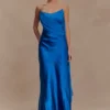 Carah maxi-jurk van satijn en chiffon – kobalt Carah maxi-jurk van satijn en chiffon – kobalt
