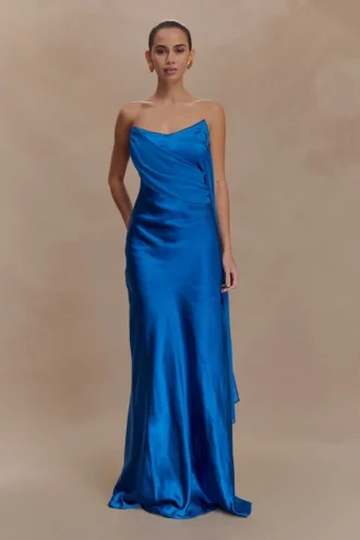 Carah maxi-jurk van satijn en chiffon – kobalt
