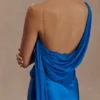Carah maxi-jurk van satijn en chiffon – kobalt Carah maxi-jurk van satijn en chiffon – kobalt