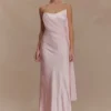 Carah maxi-jurk van satijn en chiffon – lichtroze Carah maxi-jurk van satijn en chiffon – lichtroze