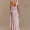 Carah maxi-jurk van satijn en chiffon – lichtroze Carah maxi-jurk van satijn en chiffon – lichtroze