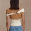 Carley off-shoulder gebreide top – ivoor Carley off-shoulder gebreide top – ivoor