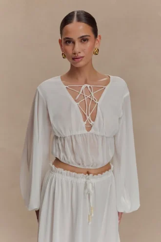 Carlie chiffon top met gekruiste bandjes – ivoor