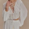 Carlie chiffon top met gekruiste bandjes – ivoor Carlie chiffon top met gekruiste bandjes – ivoor