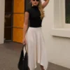 Coralie asymmetrische satijnen midi-rok – ivoor Coralie asymmetrische satijnen midi-rok – ivoor