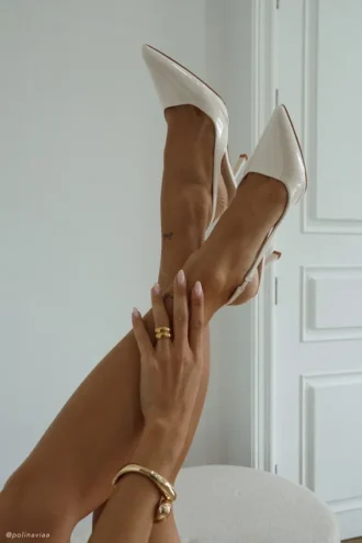 Dasha lakleren slingback-hakken – ivoor
