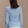 Eugenia katoenen wikkelblouse – Blauw Eugenia katoenen wikkelblouse – Blauw