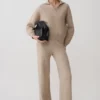 Evan gebreide broek met wijde pijpen – Beige gemêleerd Evan gebreide broek met wijde pijpen – Beige gemêleerd