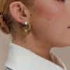 Felicity ovale oorbellen van gemengd metaal – goud Felicity ovale oorbellen van gemengd metaal – goud