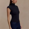 Freesia mouwloze top met hoge hals – Zwart Freesia mouwloze top met hoge hals – Zwart
