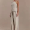 Gabby asymmetrische halslijn linnen top met kralen – naturel Gabby asymmetrische halslijn linnen top met kralen – naturel