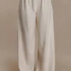 Gabby linnen broek met rechte pijpen – naturel Gabby linnen broek met rechte pijpen – naturel