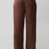 Gia satijnbroek met geknoopte tailleband – Chocoladebruin Gia satijnbroek met geknoopte tailleband – Chocoladebruin