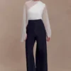 Ida doorschijnende asymmetrische cape met lange mouwen – Wit Ida doorschijnende asymmetrische cape met lange mouwen – Wit