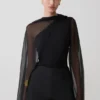 Ida doorschijnende asymmetrische cape met lange mouwen – Zwart Ida doorschijnende asymmetrische cape met lange mouwen – Zwart