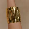 Ilania armband met textuur – goud Ilania armband met textuur – goud
