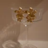 Infatuated Drop Flower Oorbellen – Goud Infatuated Drop Flower Oorbellen – Goud