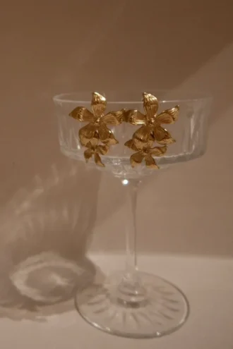 Infatuated Drop Flower Oorbellen – Goud Infatuated Drop Flower Oorbellen – Goud