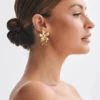 Infatuated Drop Flower Oorbellen – Goud Infatuated Drop Flower Oorbellen – Goud
