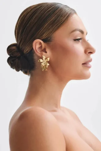 Infatuated Drop Flower Oorbellen – Goud Infatuated Drop Flower Oorbellen – Goud
