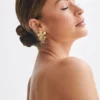 Infatuated Drop Flower Oorbellen – Goud Infatuated Drop Flower Oorbellen – Goud