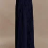 Jacqueline broek met plooien en wijde pijpen – marineblauw met krijtstreep Jacqueline broek met plooien en wijde pijpen – marineblauw met krijtstreep