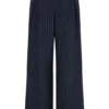 Jacqueline broek met plooien en wijde pijpen – marineblauw met krijtstreep Jacqueline broek met plooien en wijde pijpen – marineblauw met krijtstreep