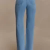 Janine jeans met hoge taille en rechte pijpen – Classic Blue Janine jeans met hoge taille en rechte pijpen – Classic Blue