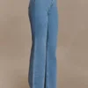 Janine jeans met hoge taille en rechte pijpen – Classic Blue Janine jeans met hoge taille en rechte pijpen – Classic Blue